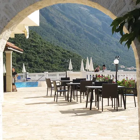 بي بي بي - بارباتي بليك بونغالوز